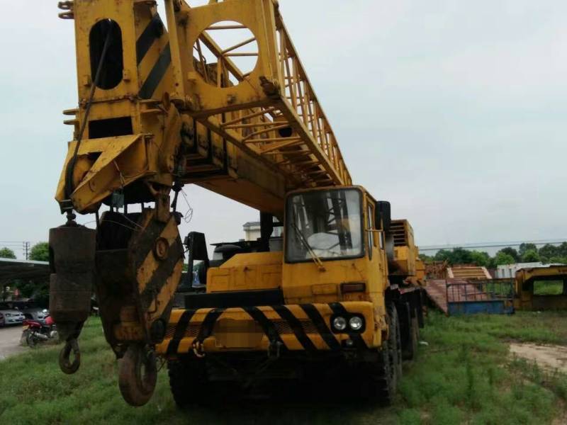 used Tadano Tg900E truck crane  