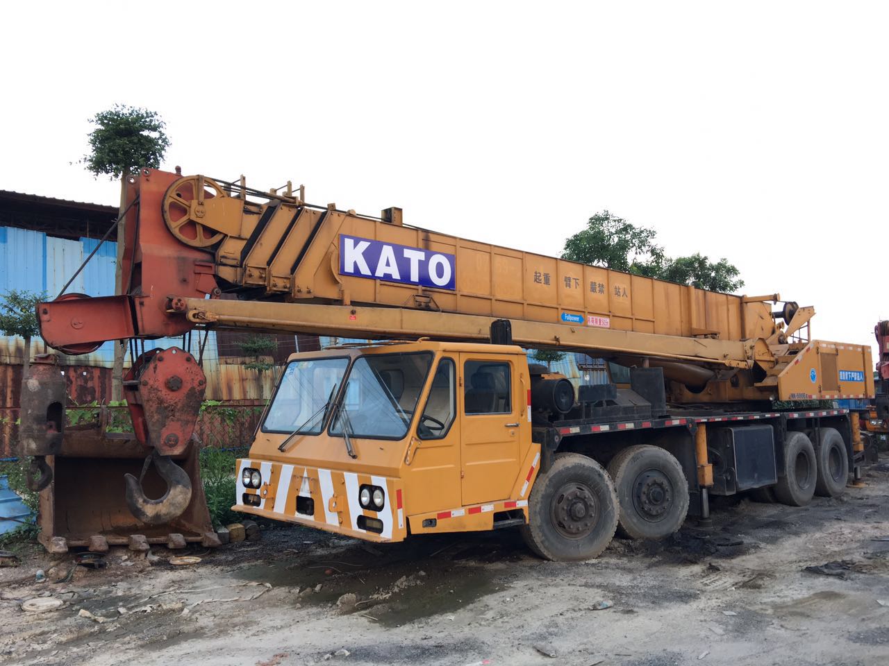 1990 Year Kato Nk500E-3 truck crane for sale .  